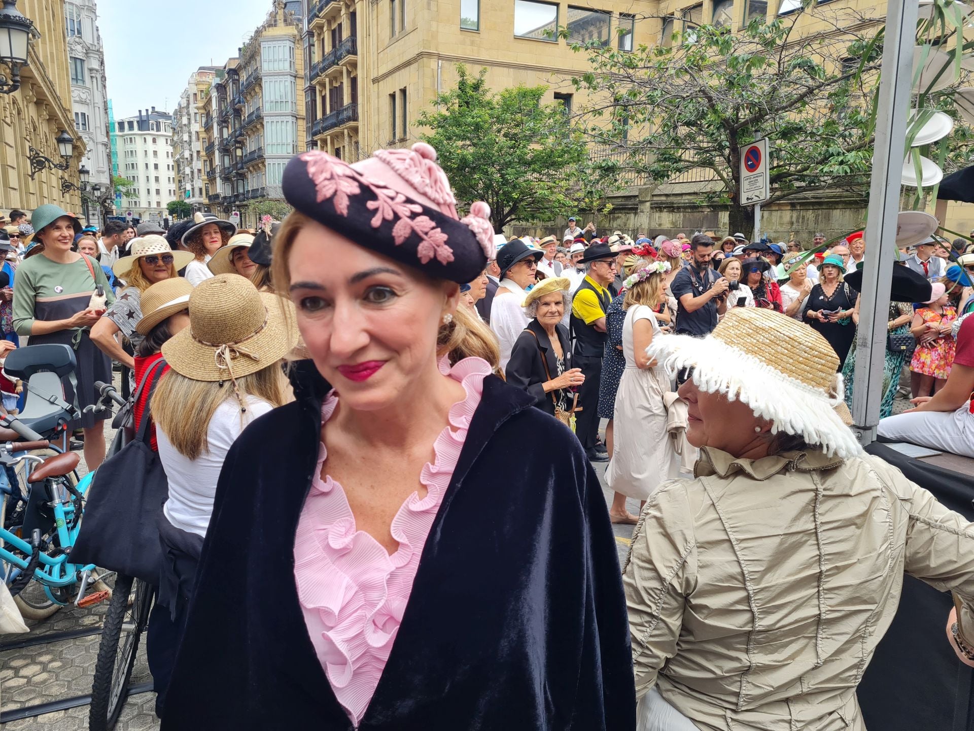 Tercera edición del Paseo con sombrero por Donostia