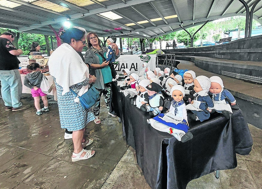 La plaza Karlos Saldise fue escenario de un mercado.