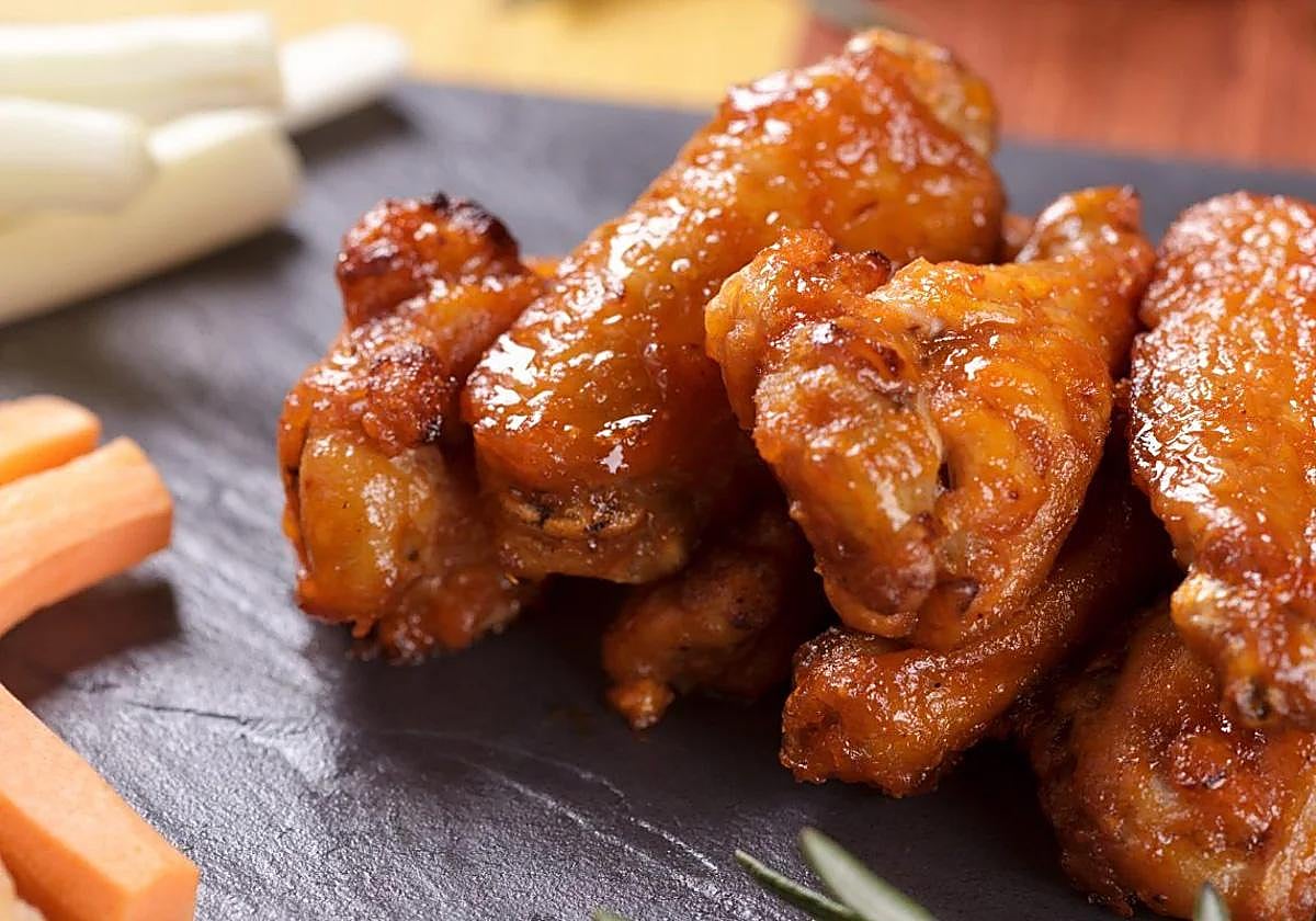 ¿Cuál es el origen de las alitas de pollo?