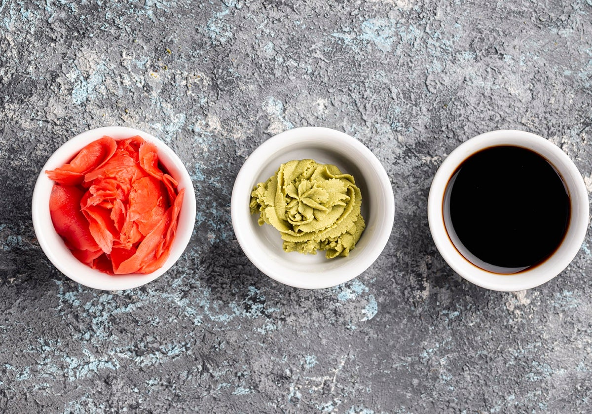 Gari (jengibre encurtido), wasabi y salsa de soja son los tres acompañantes habituales del sushi.