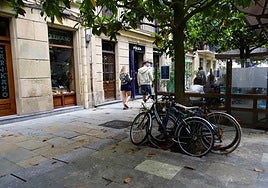 Lugar donde ocurrió el suceso, en la plaza Sarriegi de Donostia.