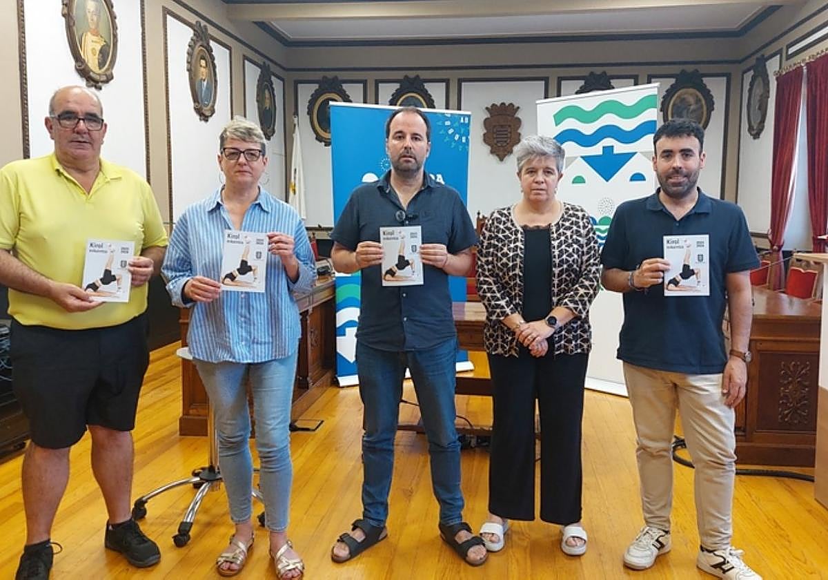 Representantes municipales en la presentación de ayer.