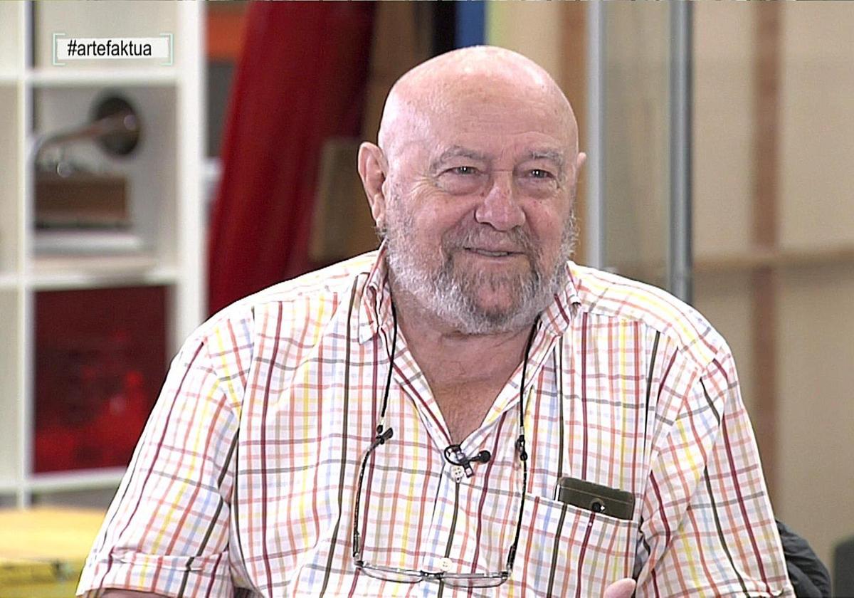 Patxi Apalategi itzultzailea zendu da