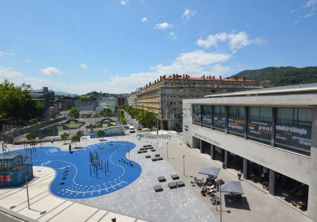 Vistas desde la vivienda puesta a la venta en esta zona de San Sebastián, frente a Benta Berri.