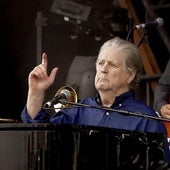 Muere Brian Wilson, alma de los Beach Boys