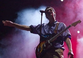 El cantante de Bulego, Tomas Lizarazu, estará mañana en Elgoibar.