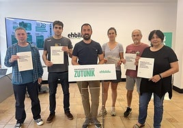 Rueda de prensa ofrecida por EH Bildu de Urretxu este miércoles, en el Bilgune, para presentar su propuesta.