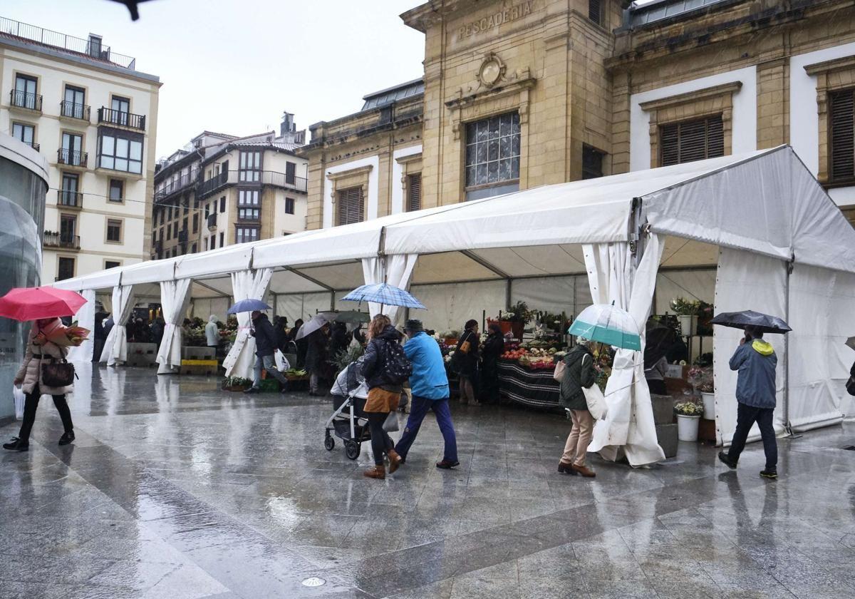 Las caseras de la Bretxa recogen 527 firmas en contra de su traslado al edificio Pescadería