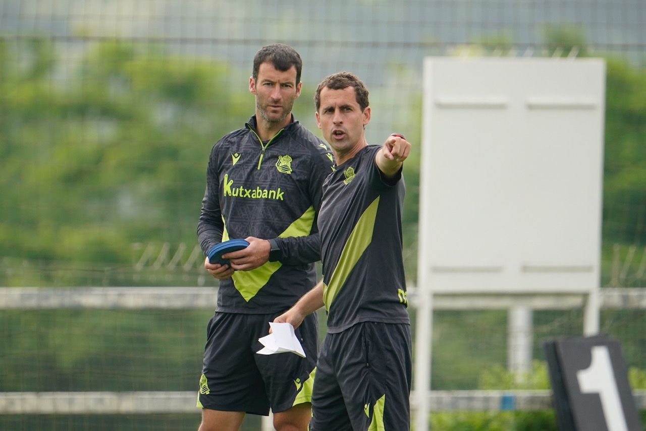 Imagen secundaria 2 - El Sanse, a las órdenes de Josu Rivas e Imanol Agirretxe, ha preparado el partido ante el Nàstic durante el entrenamiento celebrado en el Z6