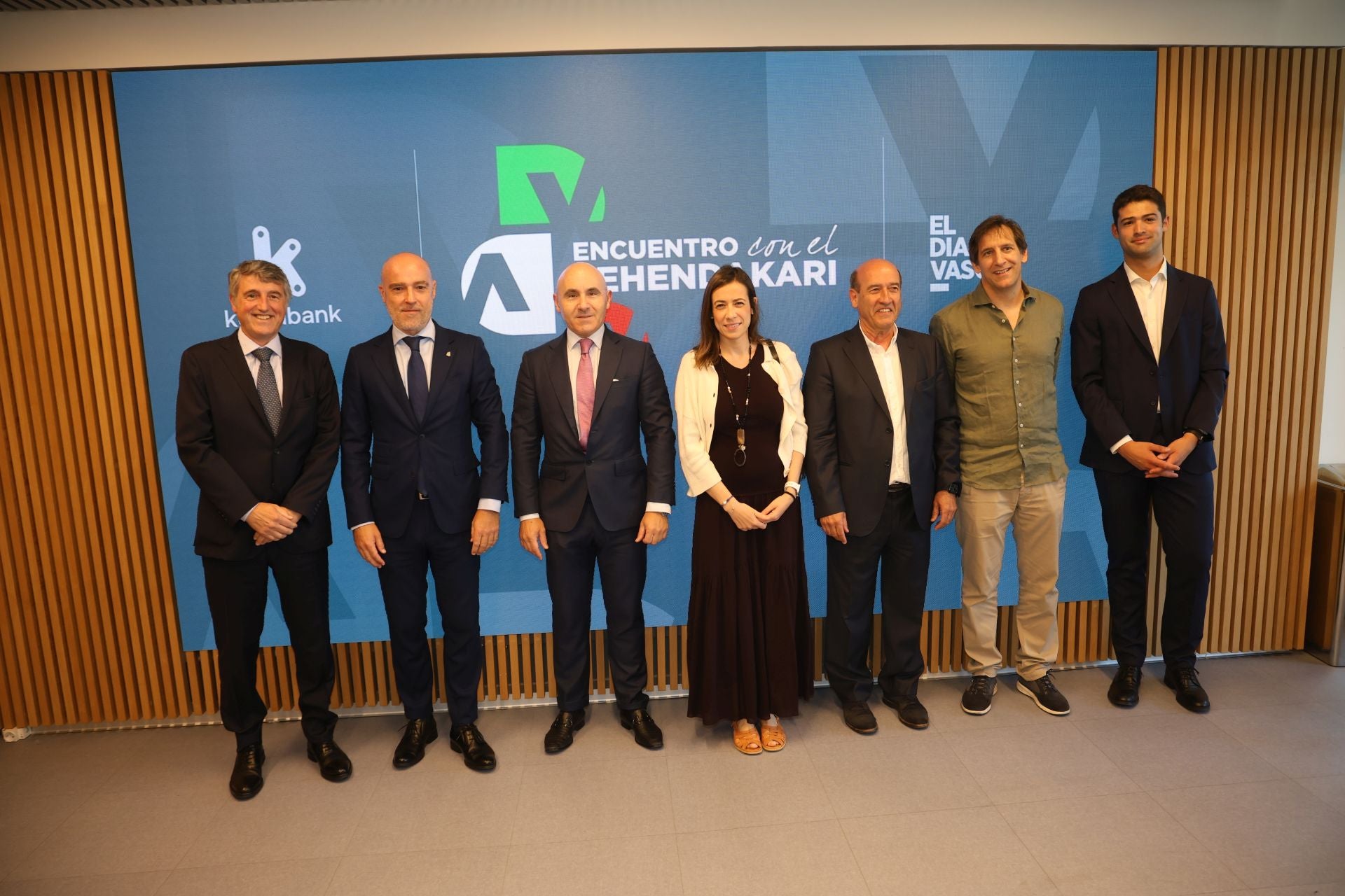Jon Ander de las Fuentes (Euskaltel), Mauricio Arregui (presidente de la Cámara de Gipuzkoa), Peio Garciandia(Tubacex), Ianire Anaya (Giroa), Juanma Taracena (Veolia), Borja Gómez (director Clínica La Asunción), Joseba Díez Antxustegi (portavoz del PNV en el Parlamento Vasco).