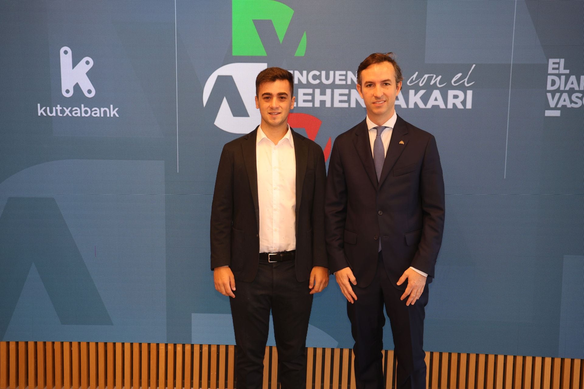 Jon Ander Merodio (Berri Up) junto a Rafael Gonzalez (director del Hotel Maria Cristina).