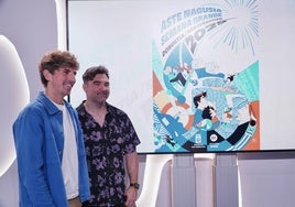 Jon Insausti, concejal de Cultura del Ayuntamiento de Donostia, junto a Mikel Antero, autor del cartel de la Semana Grande 2025.