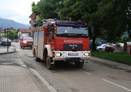 Vehículos de los bomberos han circulado toda la mañana por el Goierri y Tolosaldea.