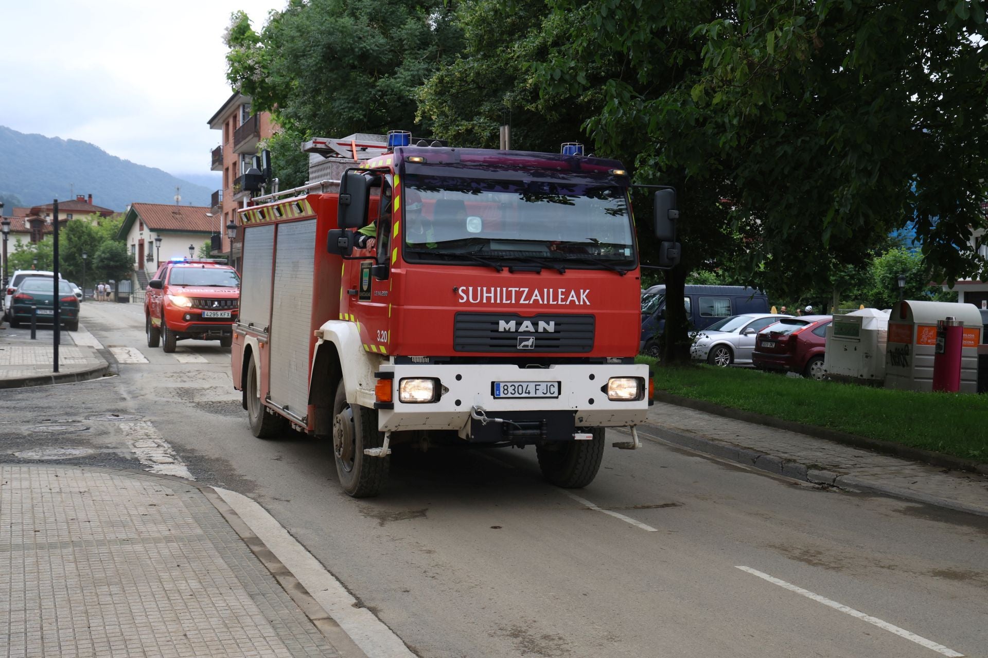 Vehículos de los bomberos han circulado toda la mañana por el Goierri y Tolosaldea.