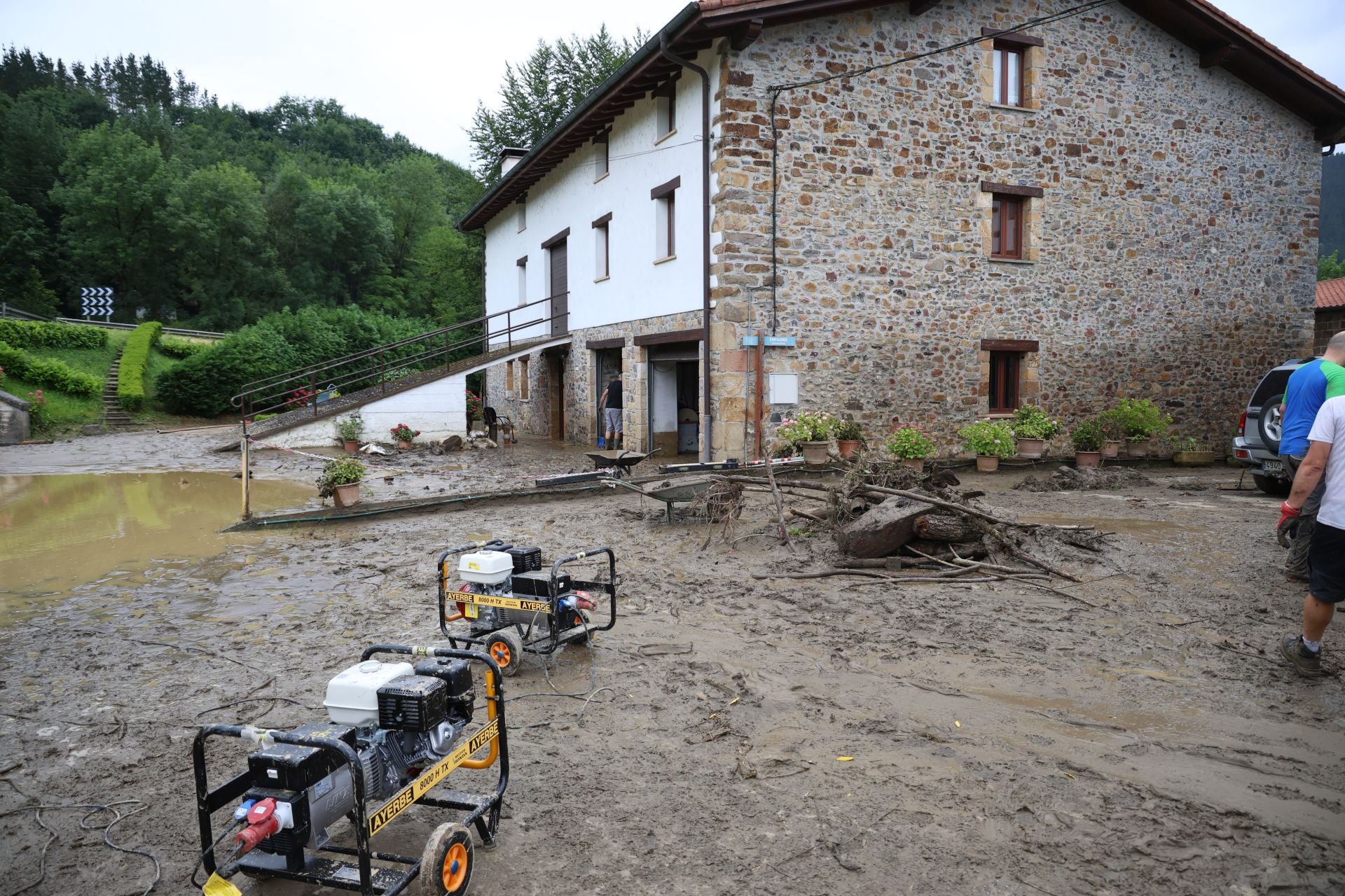Las imágenes de los desperfectos que deja la tromba de agua en Tolosaldea y Goierri
