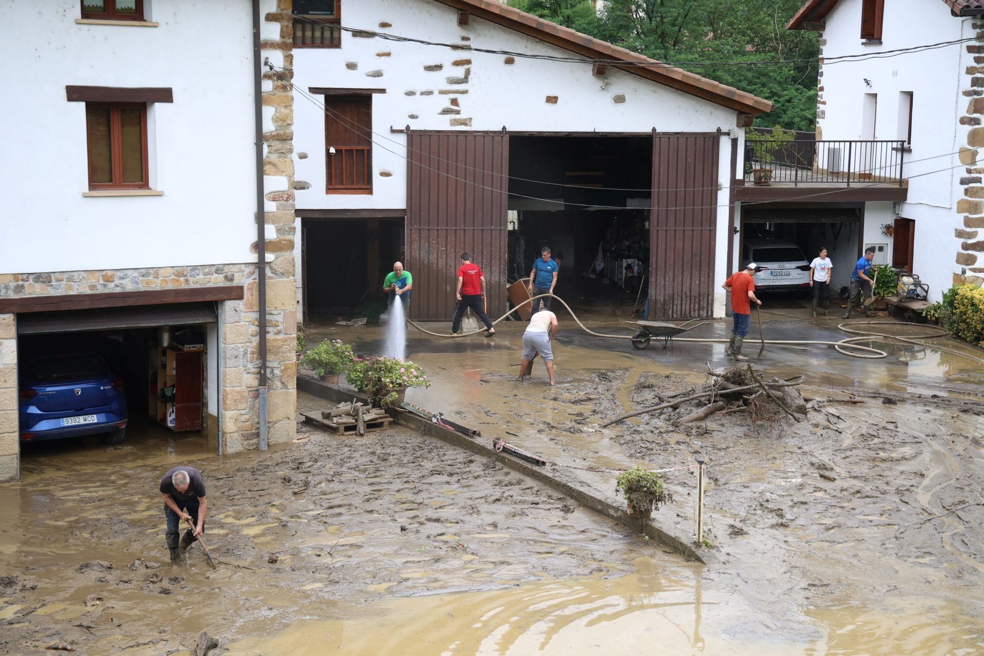 Las imágenes de los desperfectos que deja la tromba de agua en Tolosaldea y Goierri