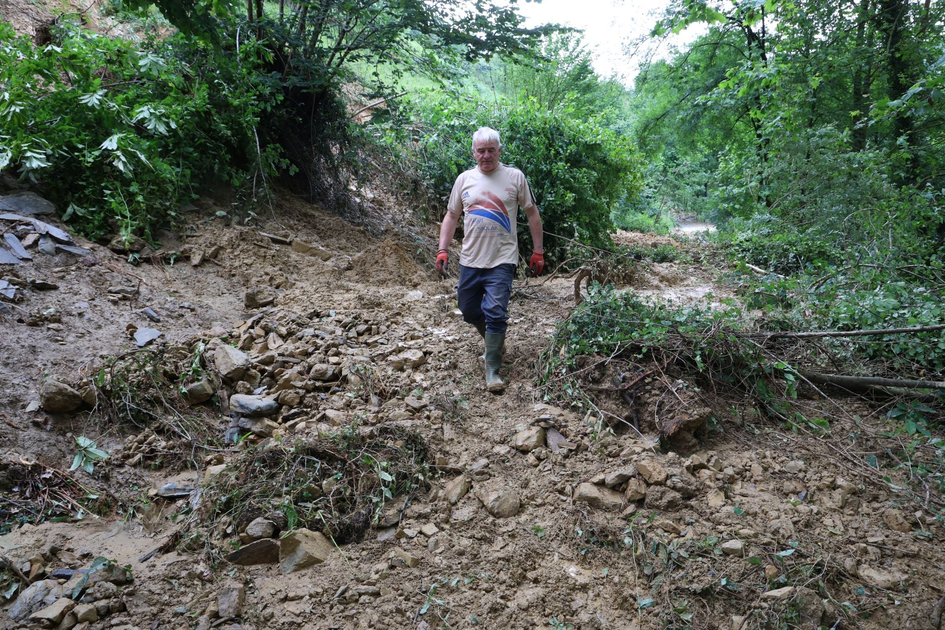 Las imágenes de los desperfectos que deja la tromba de agua en Tolosaldea y Goierri
