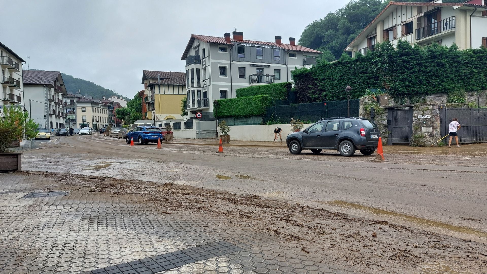 Las imágenes de los desperfectos que deja la tromba de agua en Tolosaldea y Goierri