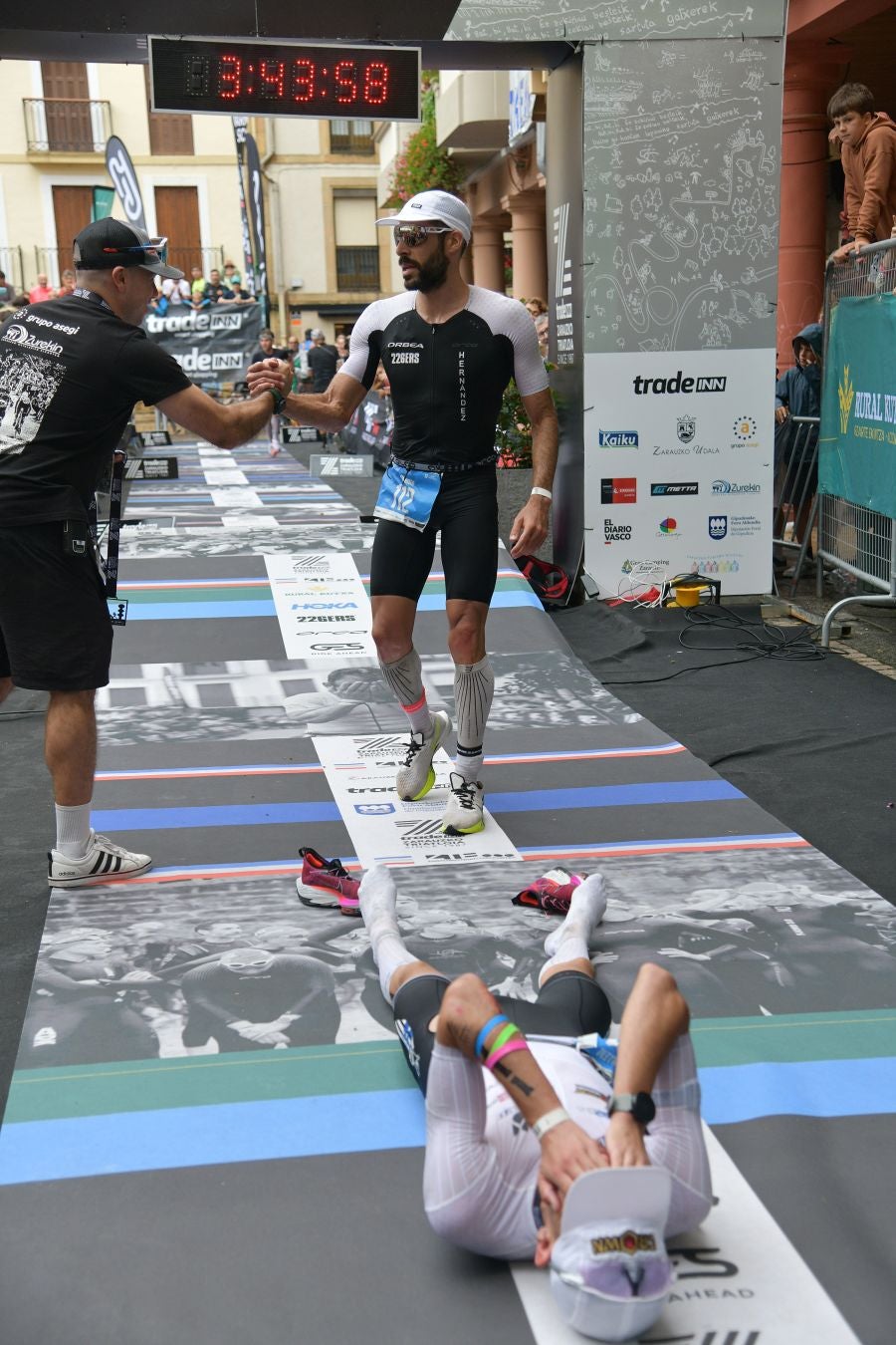 La lluvia no detiene a Montiel y Siffert en el triatlón de Zarautz