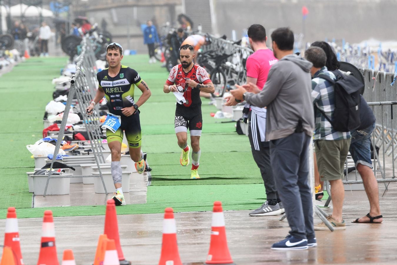 La lluvia no detiene a Montiel y Siffert en el triatlón de Zarautz