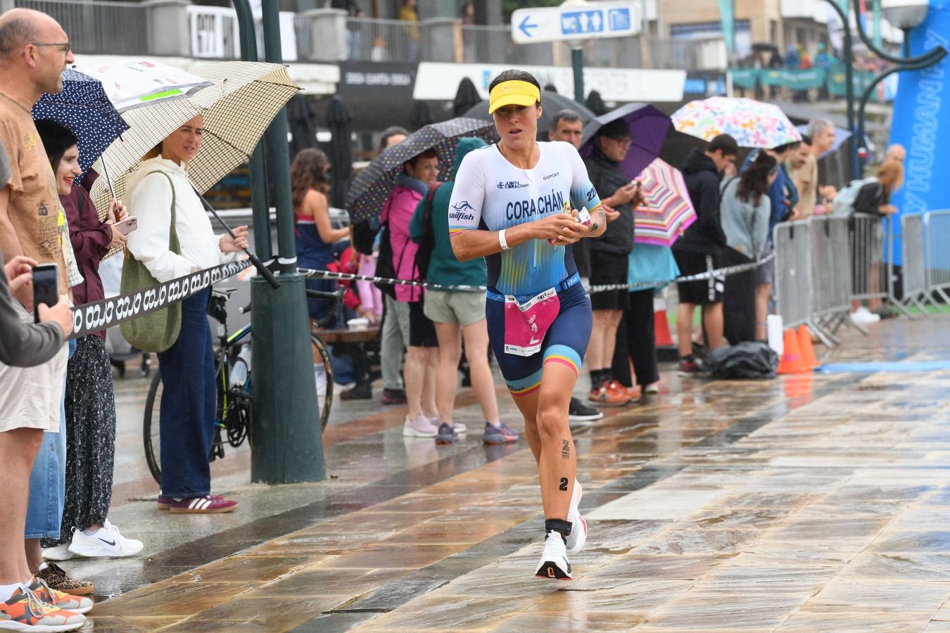La lluvia no detiene a Montiel y Siffert en el triatlón de Zarautz