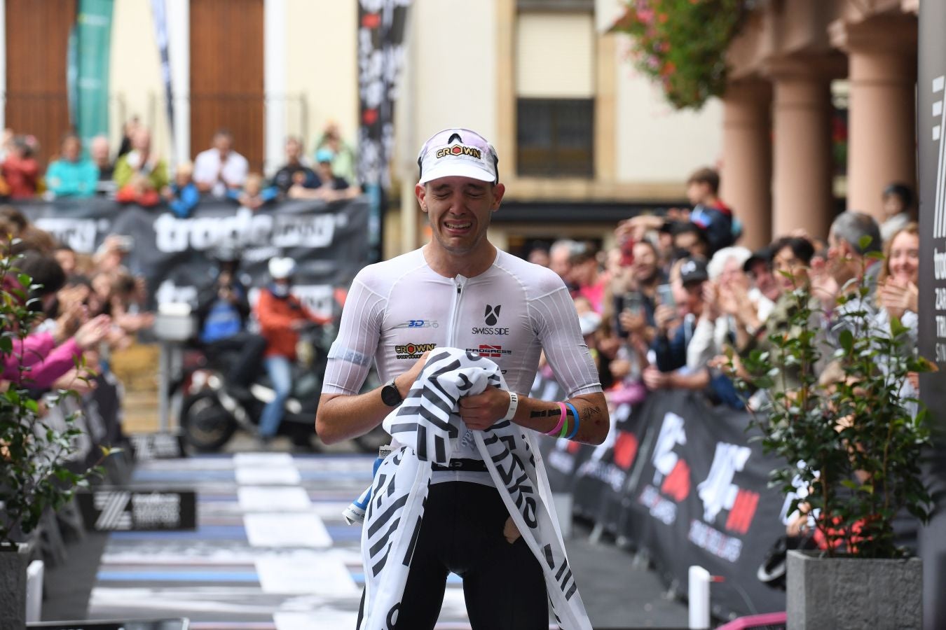 La lluvia no detiene a Montiel y Siffert en el triatlón de Zarautz