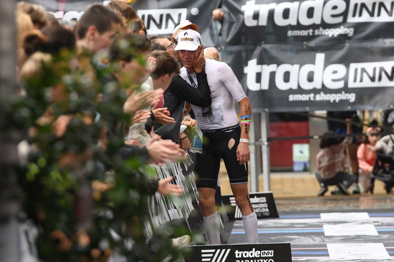 La lluvia no detiene a Montiel y Siffert en el triatlón de Zarautz