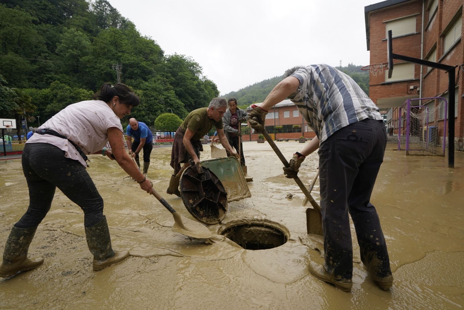 Las imágenes de los desperfectos que deja la tromba de agua en Tolosaldea y Goierri