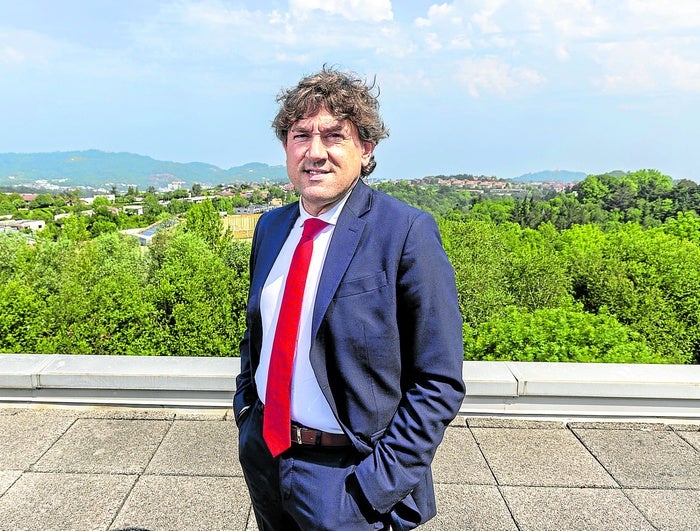Eneko Andueza posa en la azotea de DV.