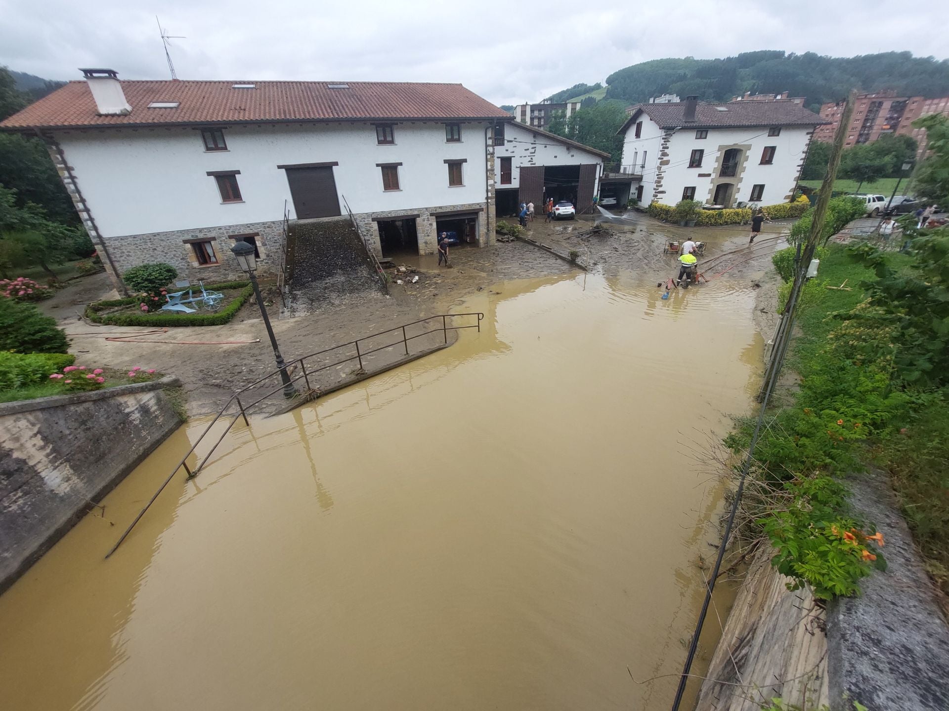 Zona inundada en Lazkao este sábado por la mañana