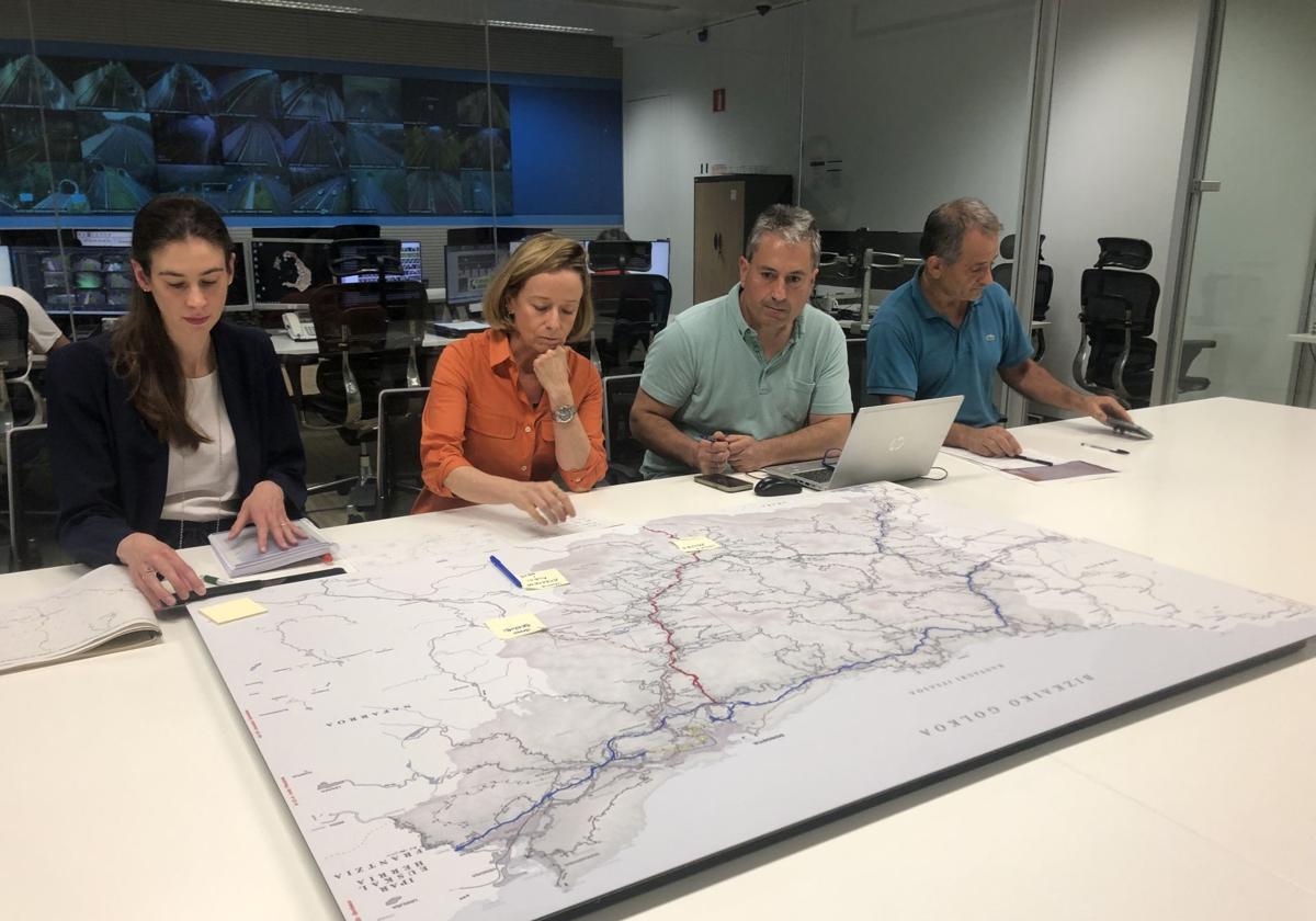 Egiluz, Mendoza, Urkola y Uribetxebarria realizan el balance de daños de las inundaciones.