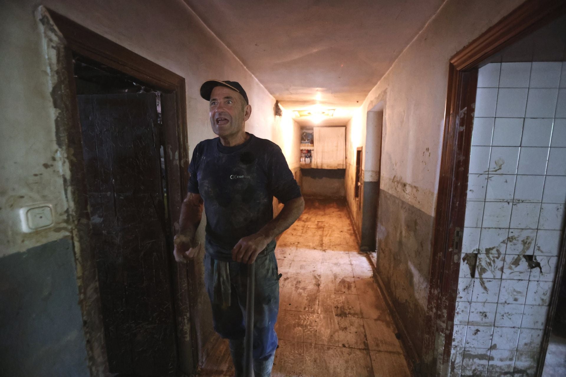 Agua, barro y boquetes: las imágenes del caserío de Iñaki Oria arrasado por la tormenta