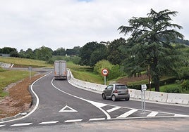 Imagen tomada este lunes del nuevo vial ya abierto.