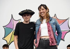 Saioa Alkaizak jantzio zion txapela Unax Aizpuruari.