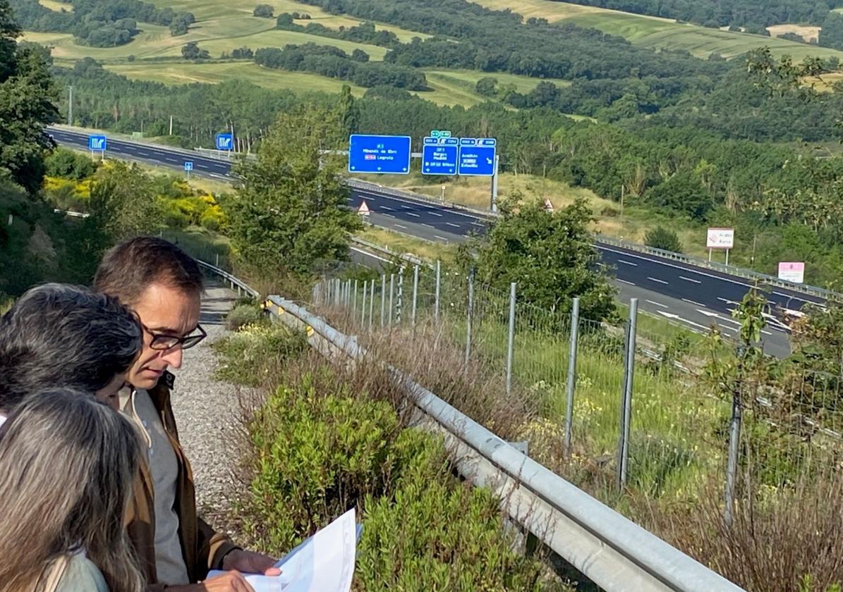 El enlace entre la A-1 y la AP-1 en Armiñón cuenta ya con dos carriles en dirección Burgos.