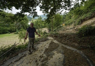 «Han sacado a mi madre en camilla sobre el lodo para ir al hospital»
