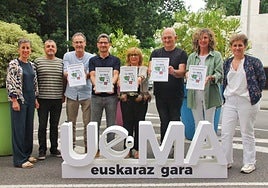 Natalia Rekarte, alcaldesa de Donamaria, segunda por la derecha.