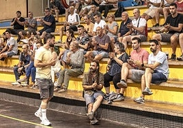 El frontón municipal de Michelín acogió el primer festival de remonte con un gran ambiente en las gradas.