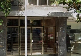 El ataque ha sido en el portal número 10 de la calle Balleneros.
