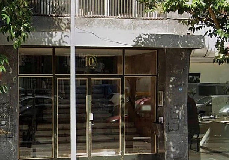 El ataque ha sido en el portal número 10 de la calle Balleneros.