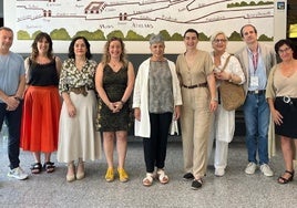 Representantes del Parlamento Vasco, Alzaga, Jiménez y Goenaga, durante la visita al museo.