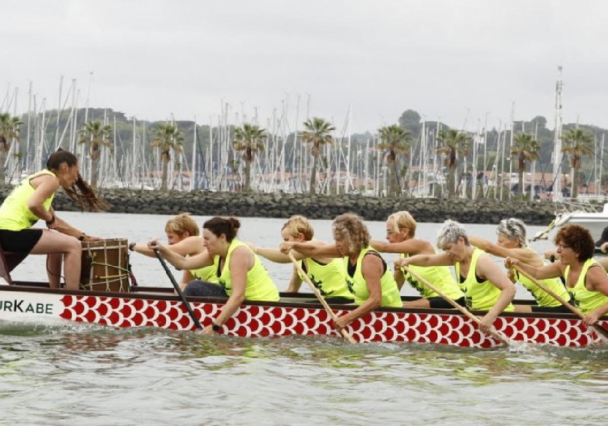 El equipo local de Dragonas de Hondarribia fue uno de los cuatro participantes en la exhibición de dragon boat.