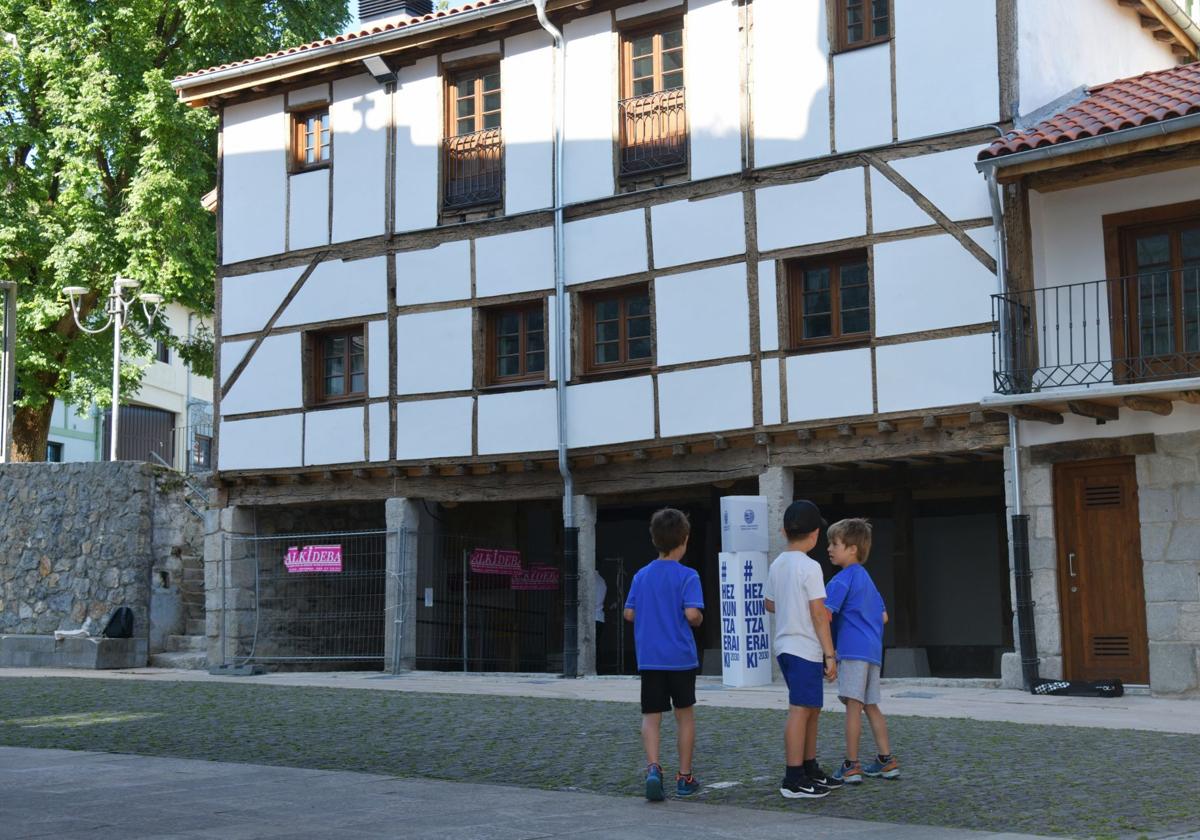 Edificio que albergará el centro Luzaro de Deba