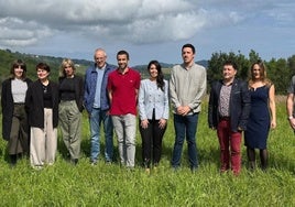 Aurkezpena egiteko Aiara joan ziren ordezkariak.