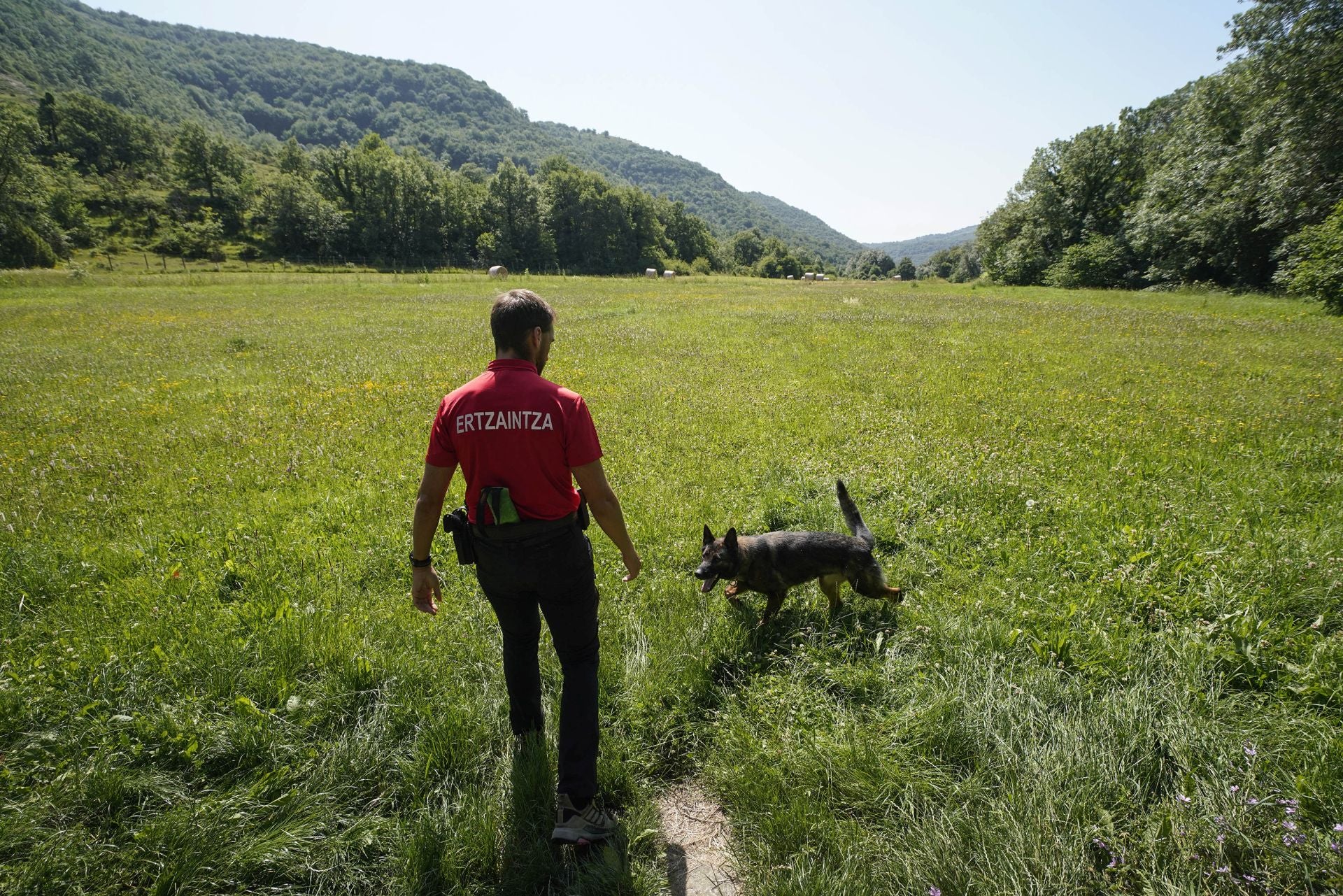 Visita a la unidad canina de la Ertzaintza