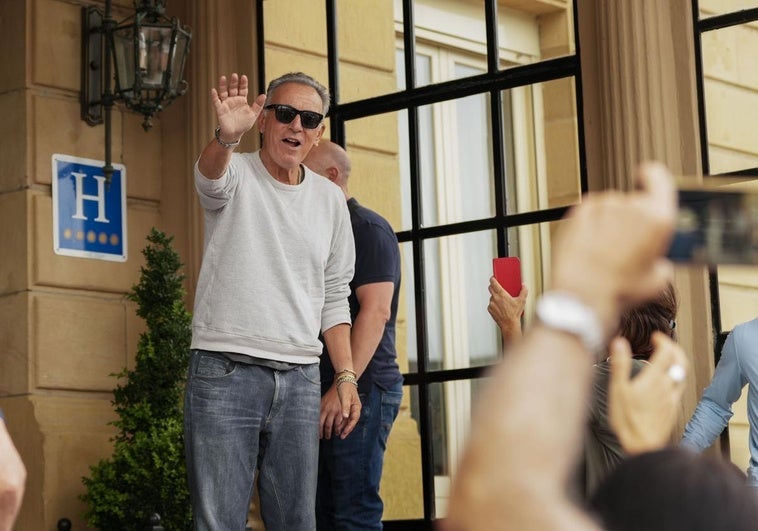 Springsteen a la entrada del María Cristina.