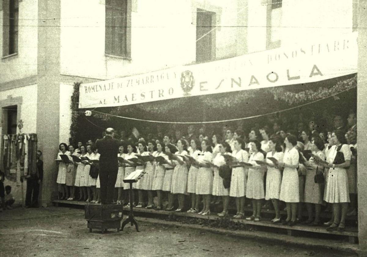 Homenaje en Zumarraga al maestro Secundino Esnaola.