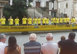 ARC2 mailako gazteak, Herriko Plazan, aurkezpen egunean.