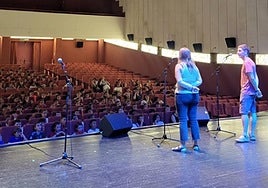 'Gu ere Bertsotan' proiektuarekin ikasitakoa Baztartxoko oholtzara eraman dute ikasleek.