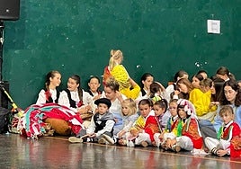 Reciente Dantzari Txiki Eguna celebrado por Lurra en Urretxu.